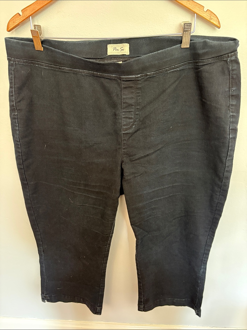 Per Se Women’s Black Relaxed Capri Jeans